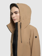 khujo-jacke-yoni-kamel-damen-sommer-regenjacke-wasserabweisend-mit-kapuze image 7