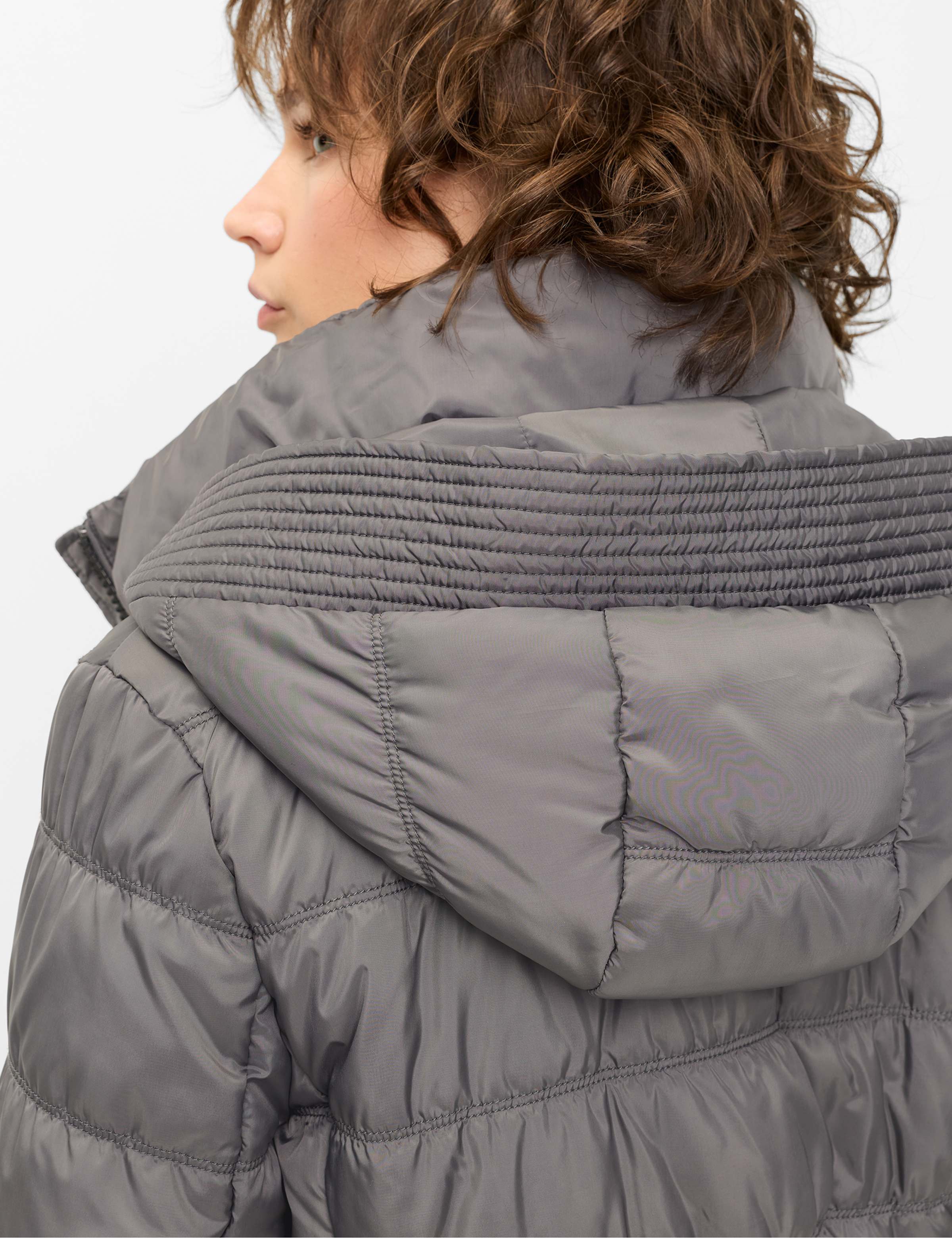 fuchs-schmitt-warschau-steppjacke-damen-tailliert-mit-abnehmbarer-kapuze image 5