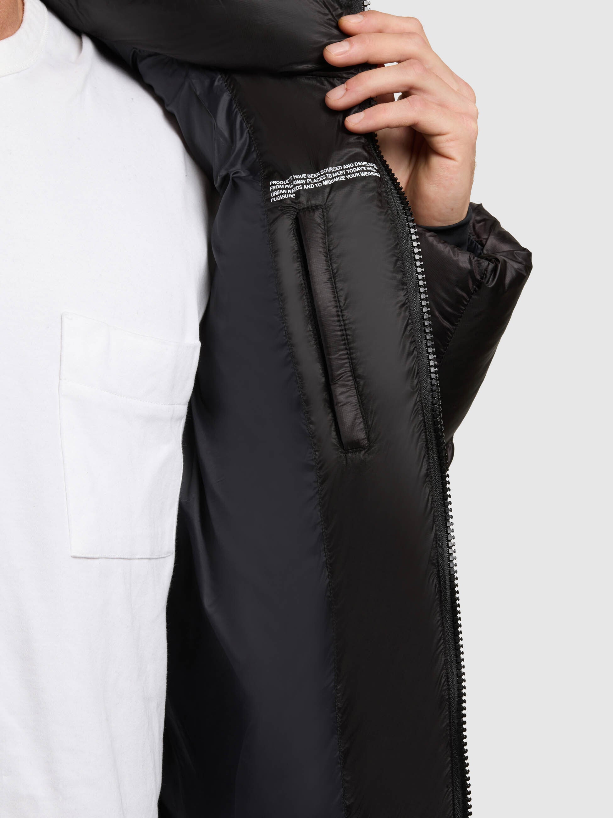 khujo-jacke-dane-black-steppjacke-crinkle-h-ftlang image 8