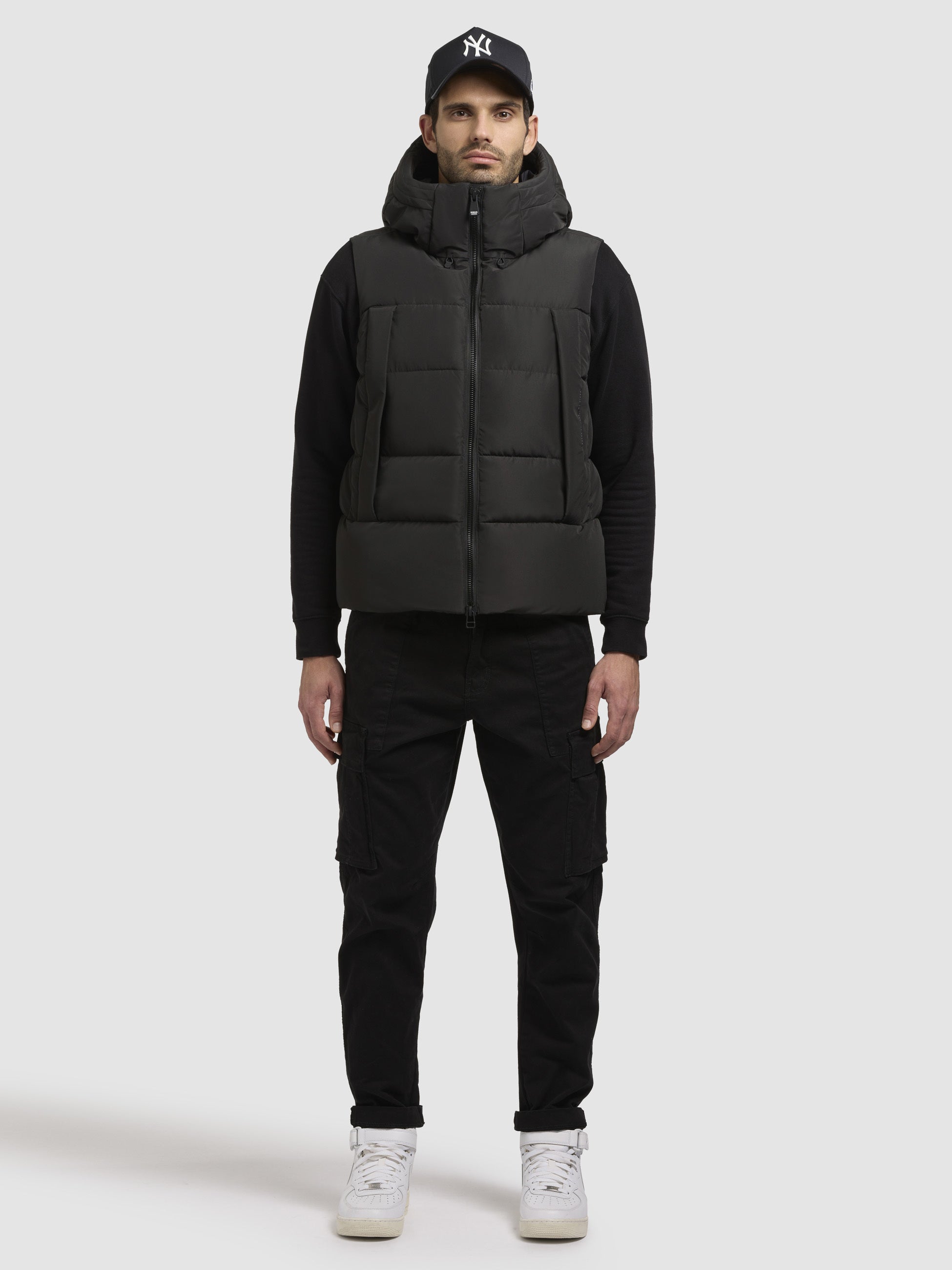 khujo-weste-hallyt-dunkelgrau-wattierte-steppweste-mit-kapuze-regular-fit image 1
