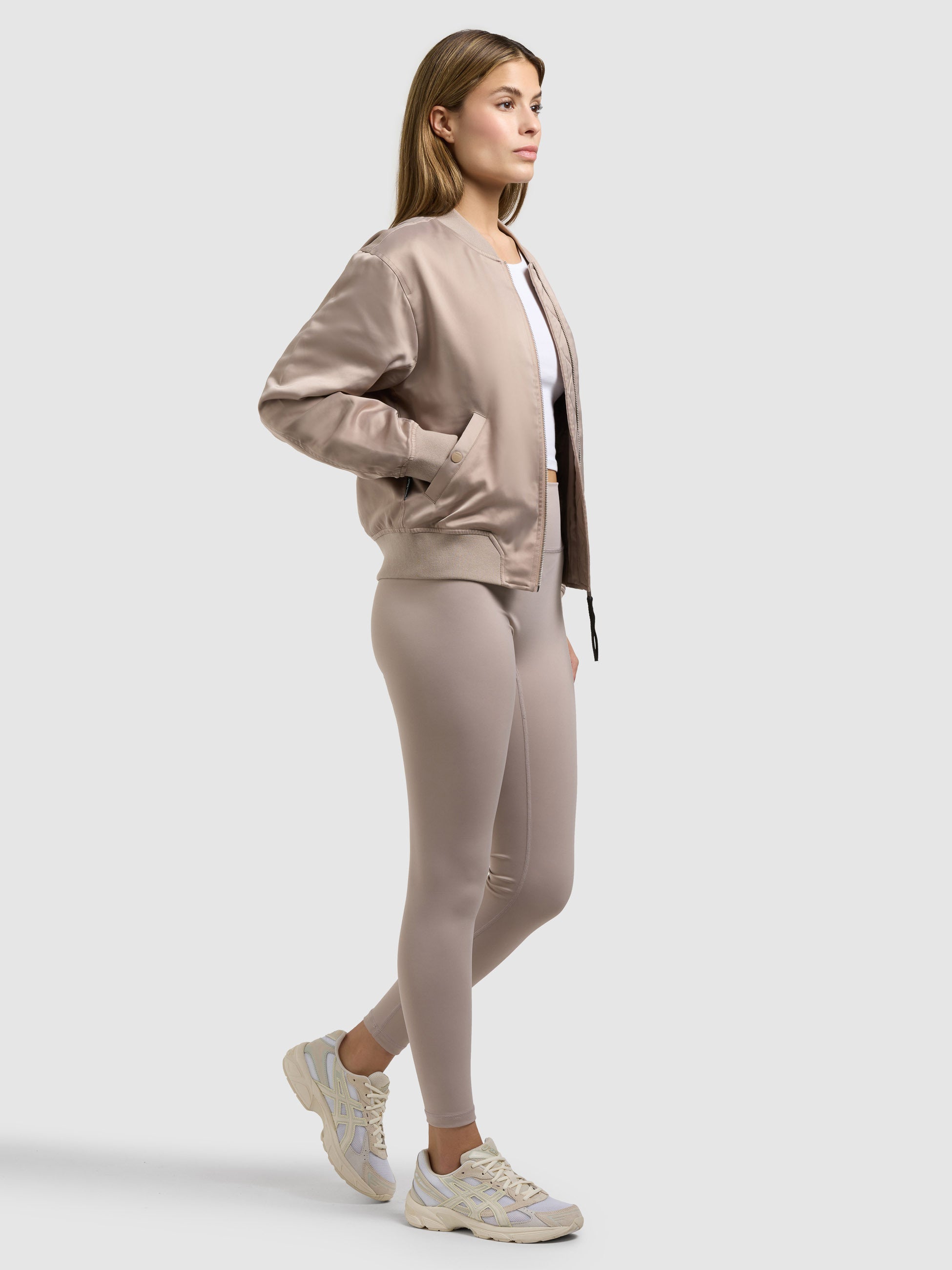 khujo-jacke-beth-latte-beige-bomberjacke-damen-satin-leicht-wattiert image 6
