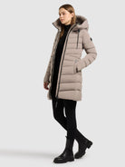 khujo-tuhani5-damen-steppmantel-greige-leichter-kurzmantel-slim-fit-matt image 6