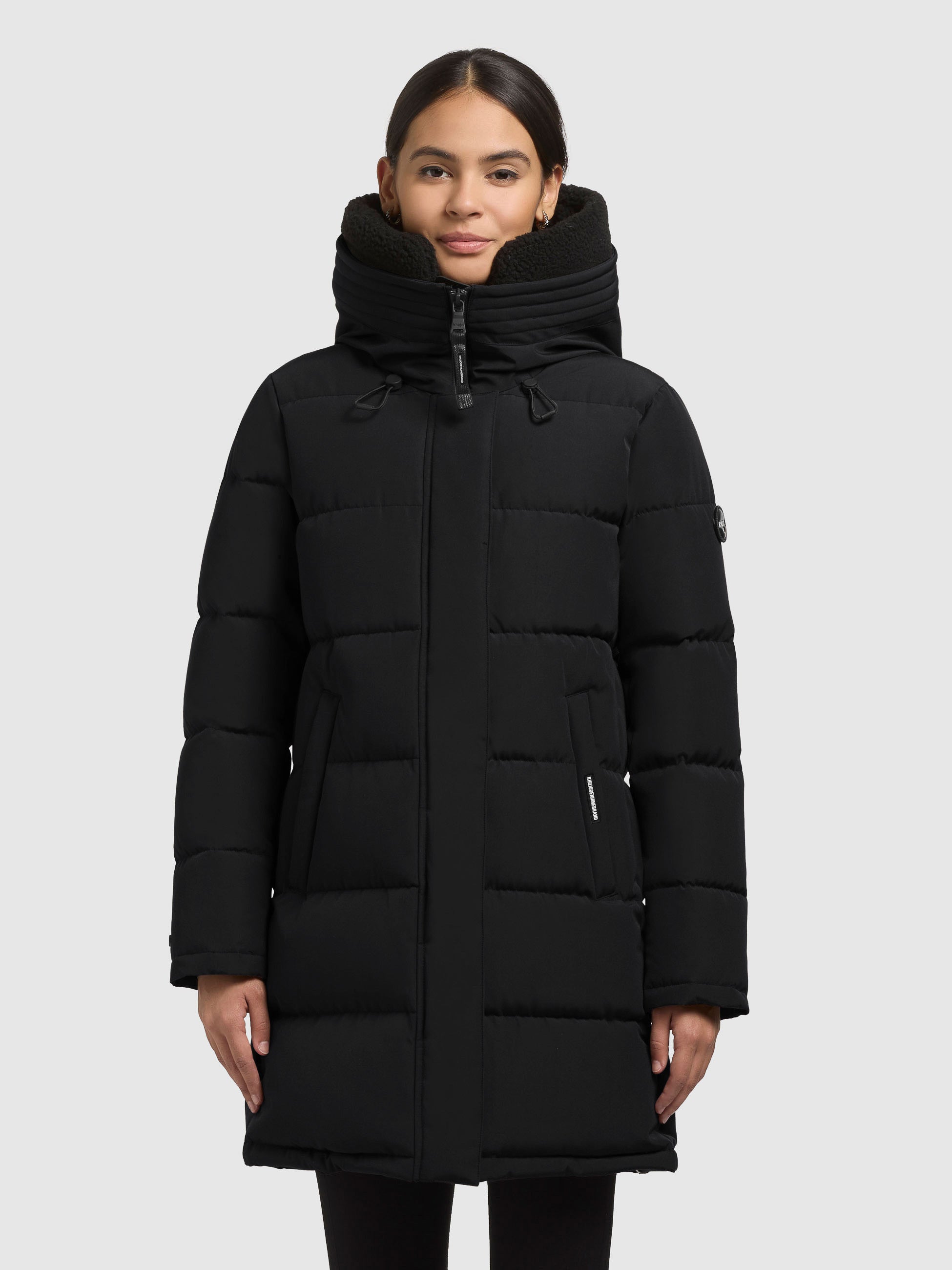 khujo-mantel-kelsi-black-kurzer-damen-steppmantel-mit-kunstfell-kapuze image 4