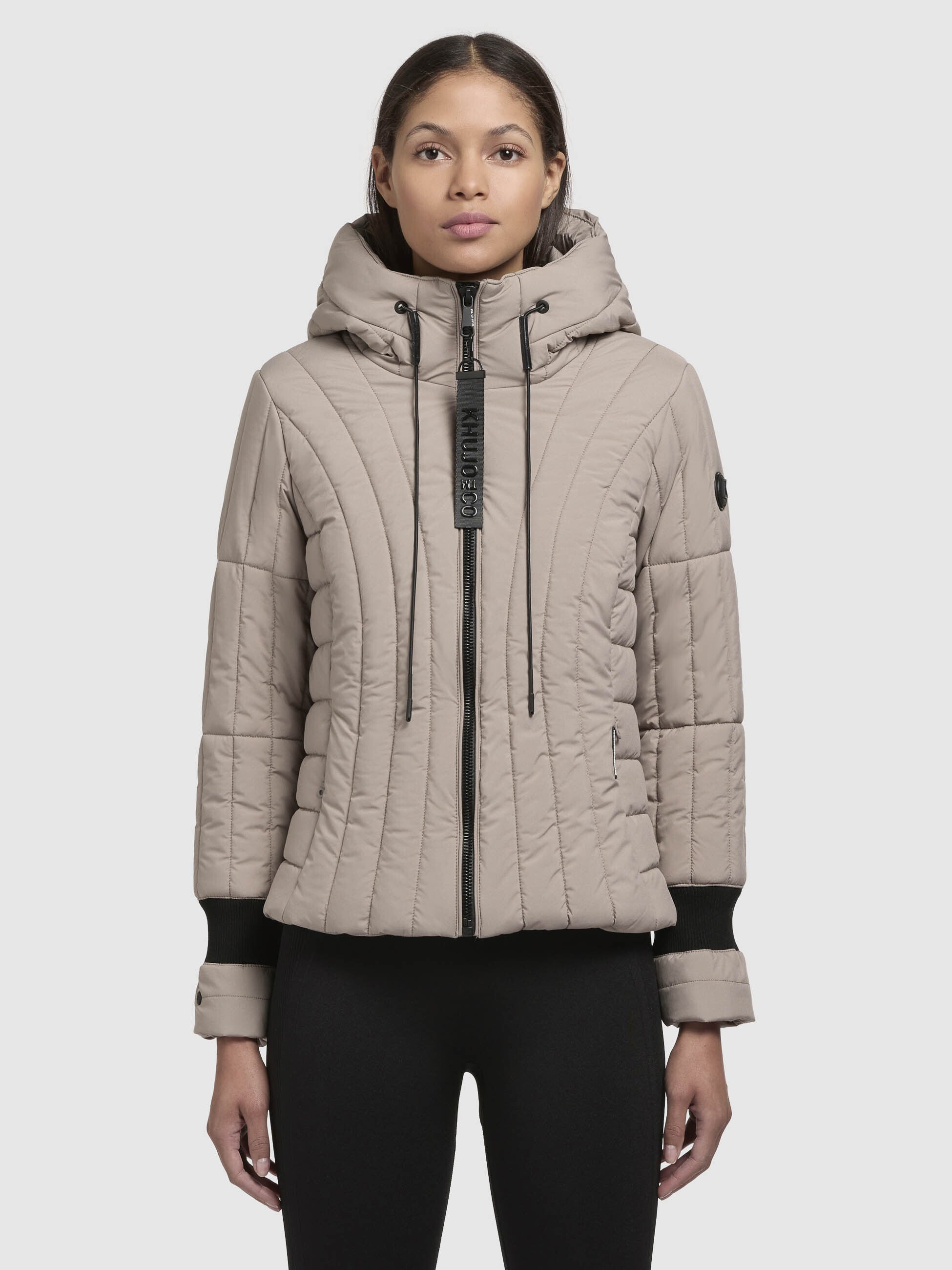 khujo-jacke-omni-graubeige-kurze-steppjacke-mit-strickeins-tzen-und-kapuze image 4