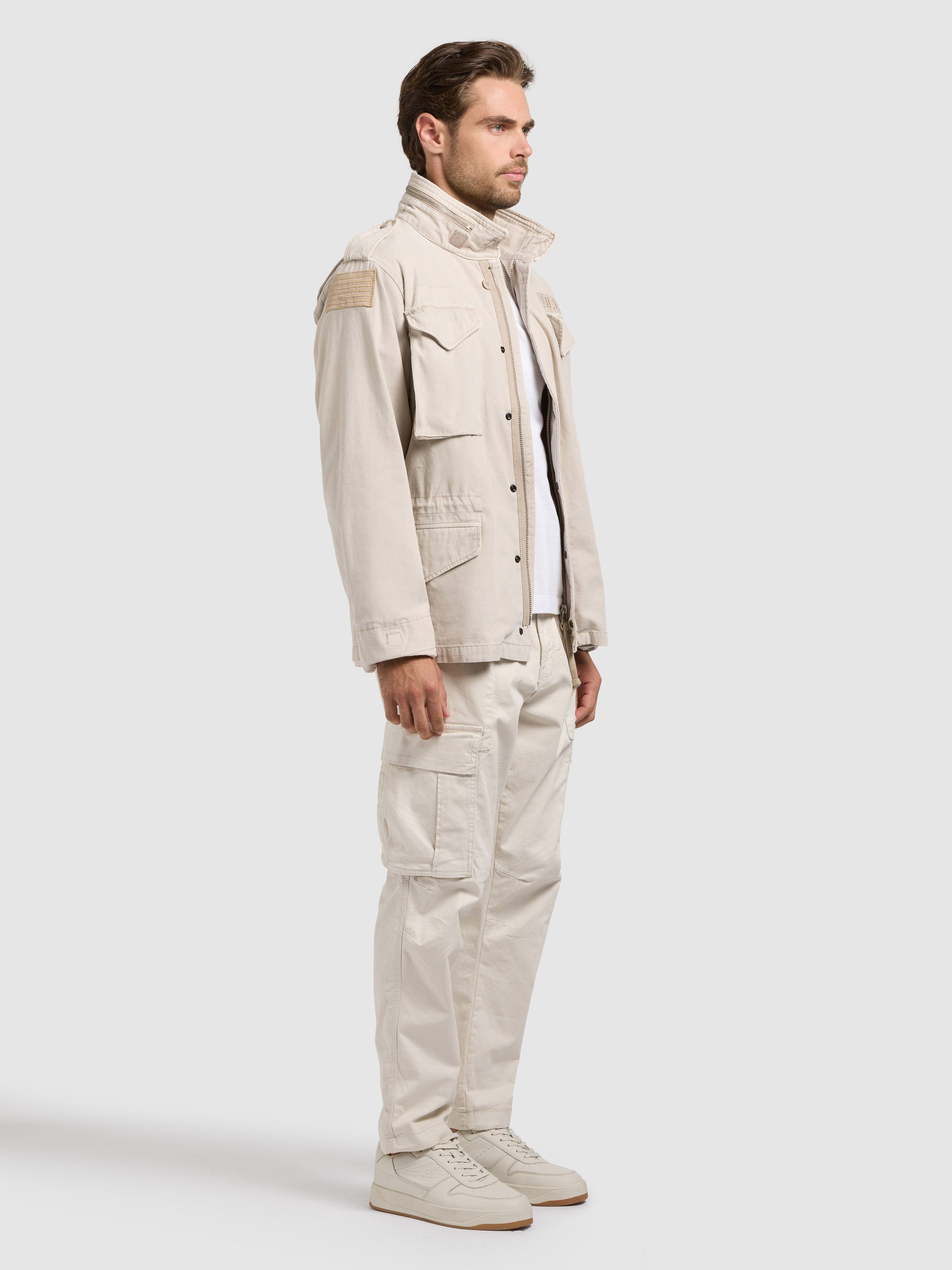 khujo-jacke-gene-greige-fieldjacke-regular-fit-mit-kapuze image 2
